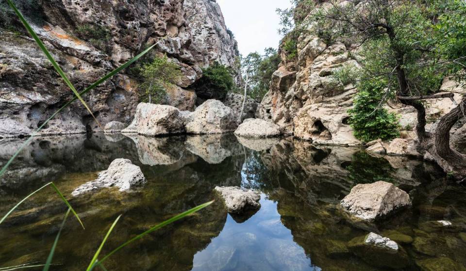 Hidden inside a volcanic rock canyon 1 hour from L.A., this natural pool is one of Southern California’s most beloved swimming holes