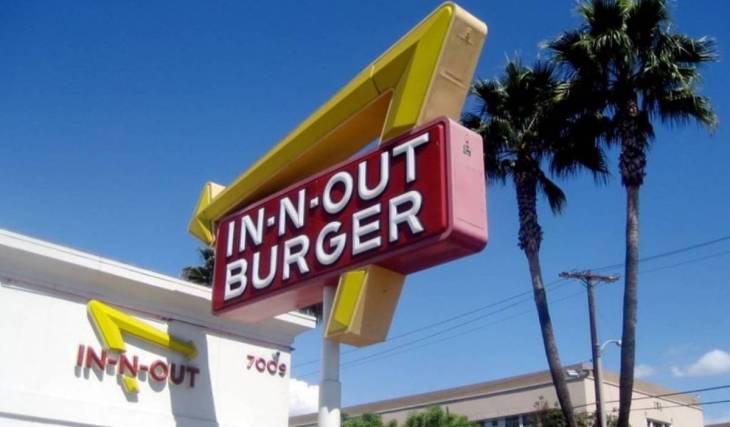 After traveling across the globe, World Cup fans are losing their minds over L.A.’s street tacos, $4 burgers, and luxury celebrity smoothies