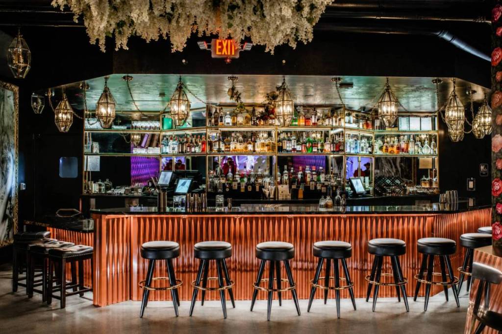 Este bar clandestino escondido en Chinatown organiza una noche de R&amp;B gratis, y se entra por la puerta de una nevera