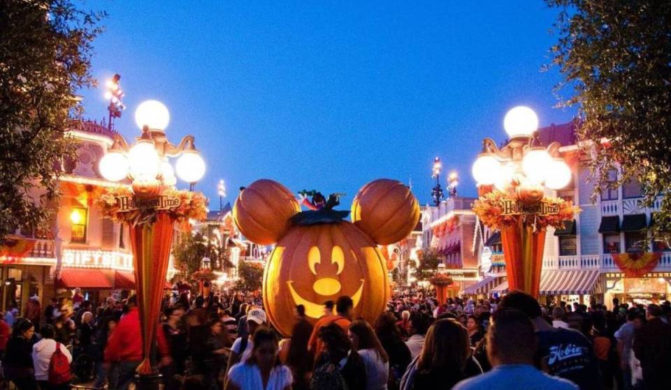Disneyland Resort desvela el programa de Halloween Time 2026, con la nueva fiesta callejera de Madame Leota