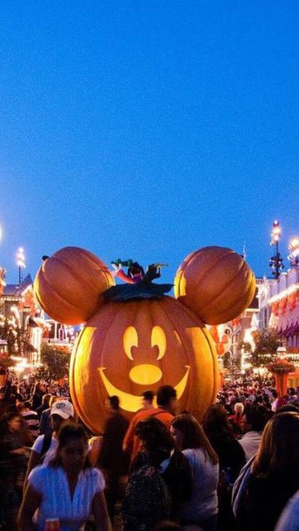 Disneyland Resort desvela el programa de Halloween Time 2026, con la nueva fiesta callejera de Madame Leota
