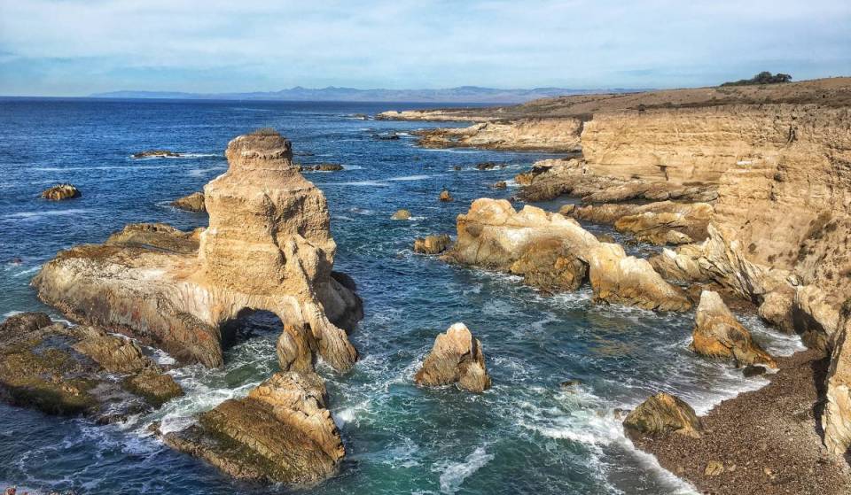 Ce paradis de 8 000 acres est l’un des plus grands parcs d’État de Californie — avec des plages isolées, une ambiance méditerranéenne et l’entrée gratuite