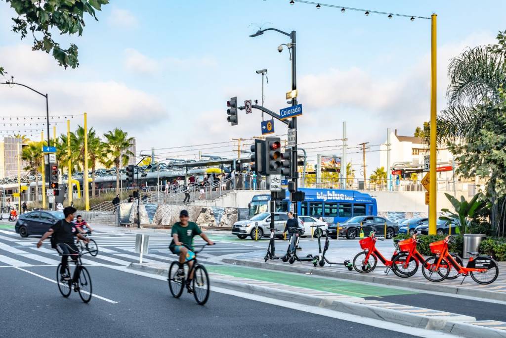 giant bicycles santa monica AIMA E-Bike, White, Black The Santa Monica Electric Bike revolutionizes urban commuting with its sleek design and advanced features THE 15 BEST Santa Monica