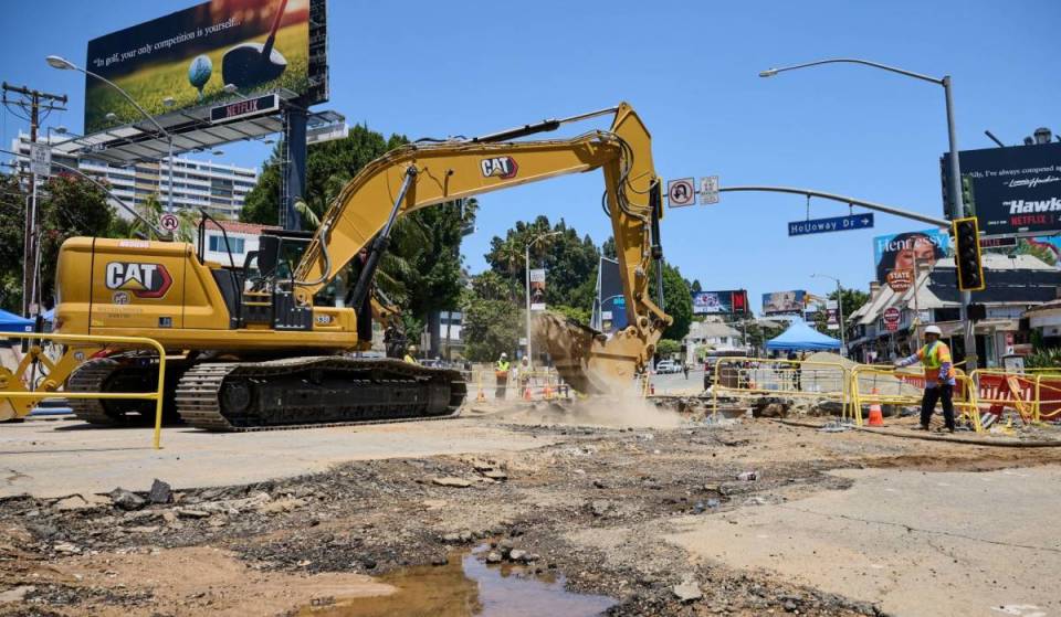 8 jours après qu’une canalisation vieille de 110 ans a inondé West Hollywood, le Sunset Boulevard rouvre entre Sherbourne et San Vicente