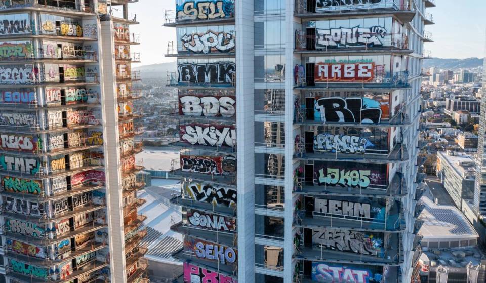 Die „Graffiti-Türme“ in der Innenstadt von L.A. werden gereinigt – sechs Jahre, nachdem der Bau ins Stocken geraten war