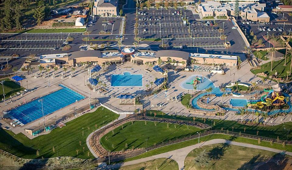 À une heure de Los Angeles, ce parc caché propose une baignade récréative gratuite, ainsi qu’un parc aquatique sur le thème des pirates avec des toboggans et une rivière lente de 500 pieds