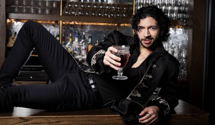 „Drunk Dracula“ feiert diesen September im „The Hotel Cafe“ in Hollywood Premiere, während eine komplett nüchterne Besetzung versucht, einen stark alkoholisierten Schauspieler auf der Bühne im Zaum zu halten