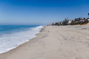 Dieser beliebte Strand in Südkalifornien, weniger als zwei Stunden von L.A. entfernt, hat gerade in weniger als zwei Wochen den Großteil seines Sandes verloren