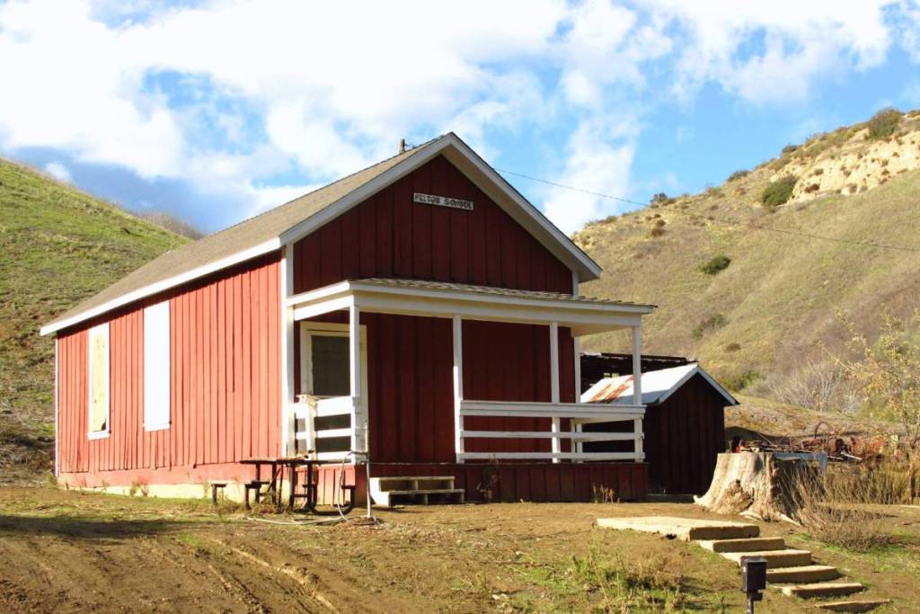 La escuela roja en el pueblo fantasma de Mentryville