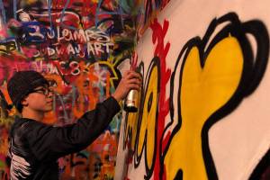 Este fin de semana, Los Feliz organiza una fiesta callejera gratuita de arte y música con murales en directo, artistas locales y música genial