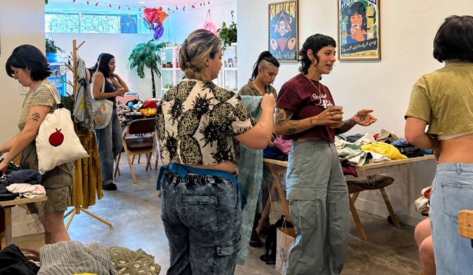 Laisse libre cours à ta créativité avec des cours d’art et un échange gratuit de vêtements dans cet atelier communautaire de Los Angeles ce mois-ci