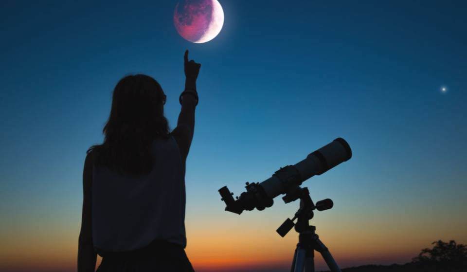 El Observatorio Griffith organiza una noche de observación de estrellas y una retransmisión en directo del eclipse lunar «prácticamente total» de Los Ángeles la semana que viene