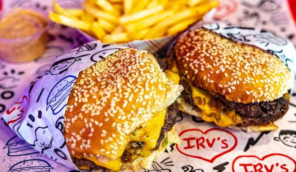 Ce légendaire stand de burgers de L.A. vend des burgers à 80 cents pendant une journée seulement pour fêter son 80e anniversaire