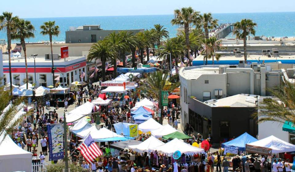 Cette ville balnéaire ensoleillée ferme son centre-ville pour un immense festival de trois jours pendant le week-end de la Fête du Travail — avec plus de 250 exposants, une foire gastronomique et une fête foraine