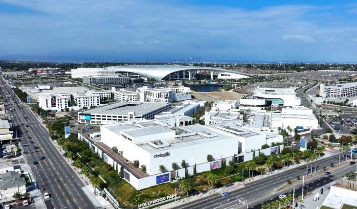 Inglewood’s first-ever Night Market is taking over Hollywood Park, with free admission, live music, and hundreds of vendors