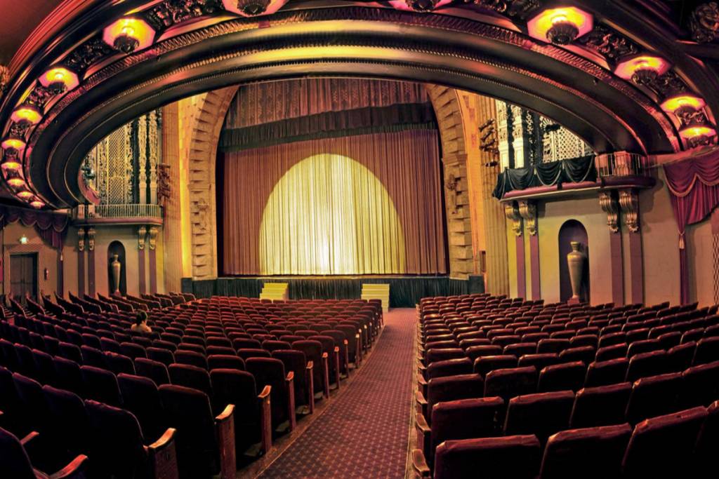 Noch vor dem Egyptian und dem Chinese Theater: Sid Graumans „Million Dollar Theater“ von 1918 am Broadway öffnet diesen Oktober seine Türen für seltene öffentliche Vorführungen von „The Shining“ und „Clue“