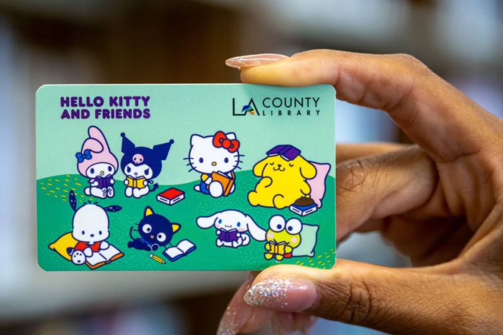 Biblioteca x Hello Kitty (1)