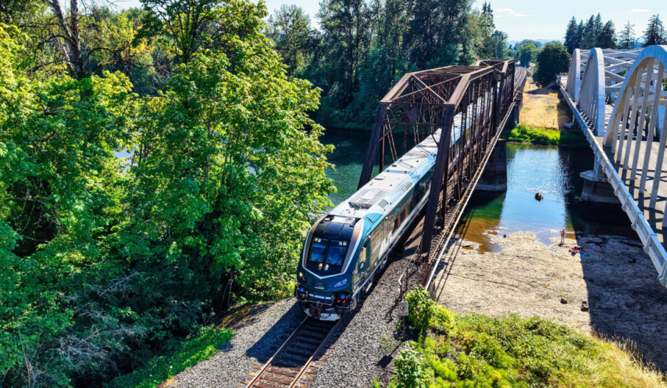 Après 40 ans, Amtrak va mettre en service une nouvelle génération de trains plus rapides, fabriqués en Californie, sur la côte Ouest à partir de la semaine prochaine — voilà exactement où