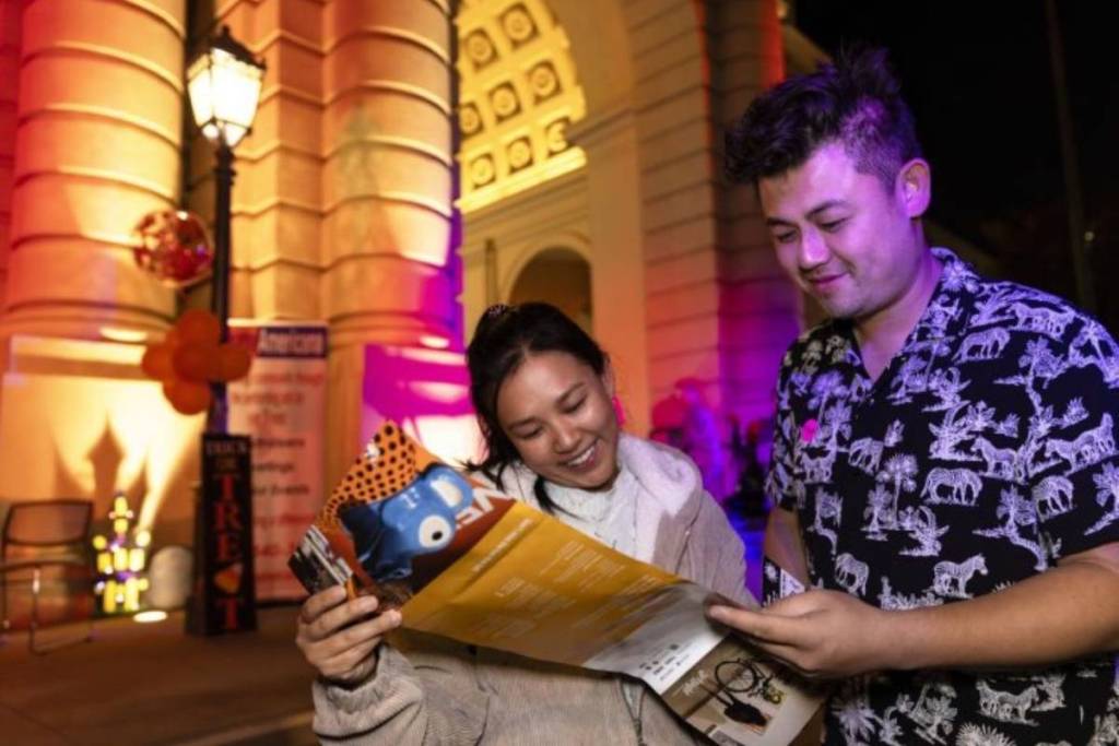 Die ArtNight Pasadena kehrt heute Abend zurück – mit freiem Eintritt, Geistergeschichten und Halloween-inspirierten Shows an 23 Veranstaltungsorten in der Stadt