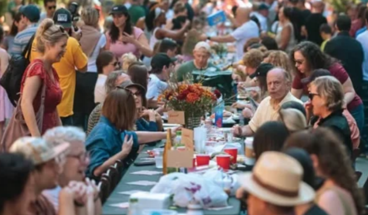 Dieses kostenlose Potluck auf der Straße in Los Feliz ist ausverkauft – aber ihr könnt trotzdem an diesem Sonntag bei der autofreien Nachbarschaftsparty mitmachen