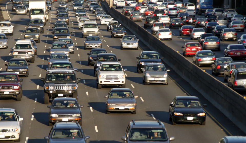 Auf der kalifornischen Autobahn SR-60 im San Gabriel Valley kommt es tagsüber zu Sperrungen im Vorfeld der El-Niño-Stürme 
