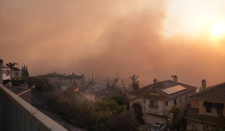 „Red Flag“-Warnungen treten in ganz Südkalifornien in Kraft, da starke Santa-Ana-Winde „extreme“ Brandgefahr hervorrufen