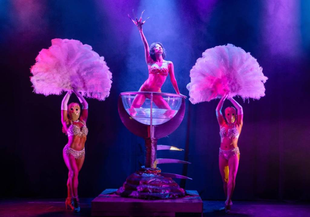 Artistas haciendo burlesque durante «A Nightmare On Strip Street».