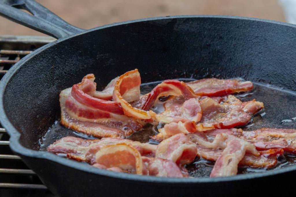 „Nicht verzehren“: USDA ordnet dringenden landesweiten Rückruf von mehr als 1,5 Millionen Pfund Hot Dogs, Speck und Aufschnitt an
