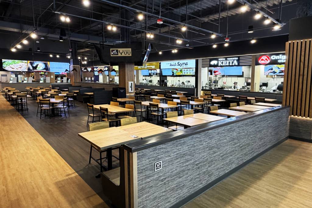 Die weltweit erste YUU Japanese Food Hall hat gerade ein beispielloses kulinarisches Erlebnis in Südkalifornien auf den Weg gebracht, mit 14 preisgekrönten Menüs, exklusiven Greifautomaten und Karaoke bis spät in die Nacht
