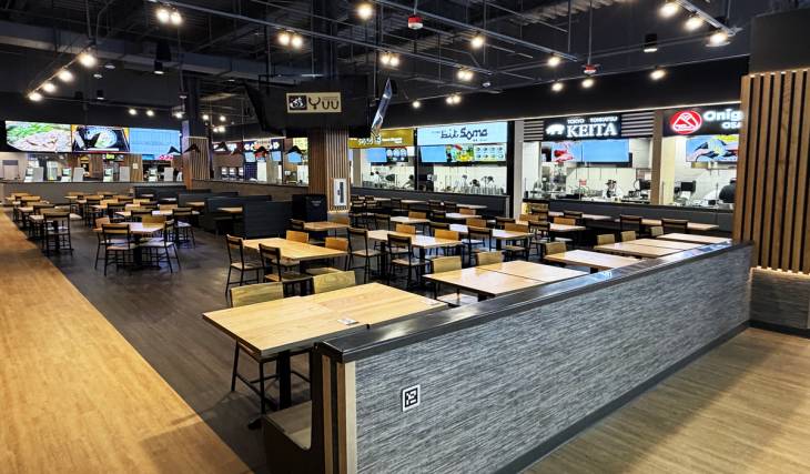 Die weltweit erste YUU Japanese Food Hall hat gerade ein beispielloses kulinarisches Erlebnis in Südkalifornien auf den Weg gebracht, mit 14 preisgekrönten Menüs, exklusiven Greifautomaten und Karaoke bis spät in die Nacht