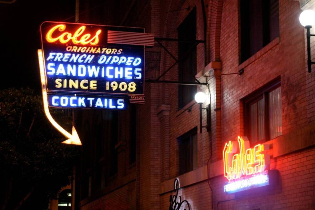 Nachdem es nach 118 Jahren seine Türen geschlossen hatte, feiert dieses historische Restaurant aus L.A. nun ein überraschendes Comeback in der Innenstadt von L.A.