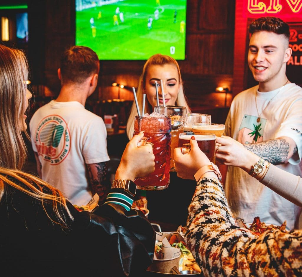 box-bar-deansgate-cheers-football-on-screens