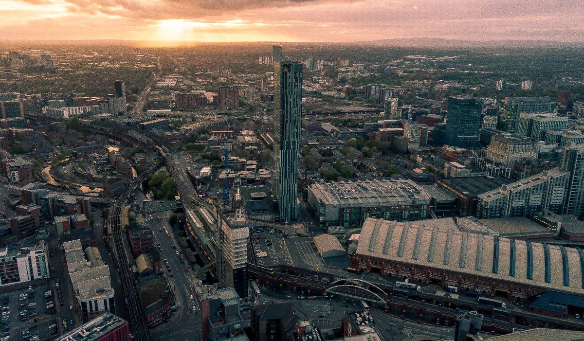 manchester cityscape at sunset with beetham tower in centre