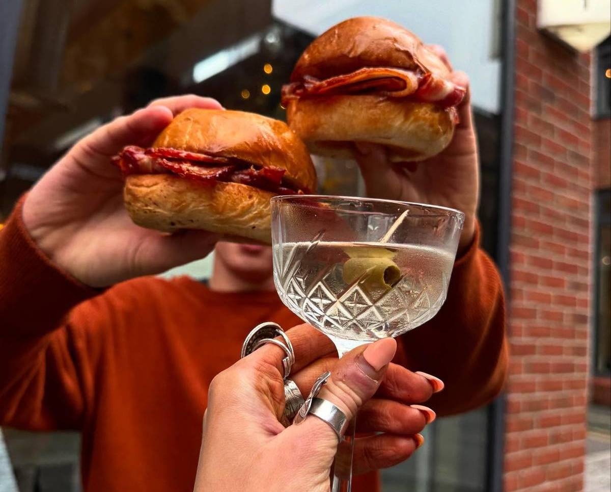 elnecot bottomless brunch sandwich and martini