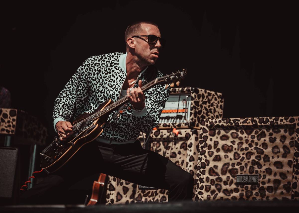 miles kane on stage gigs manchester