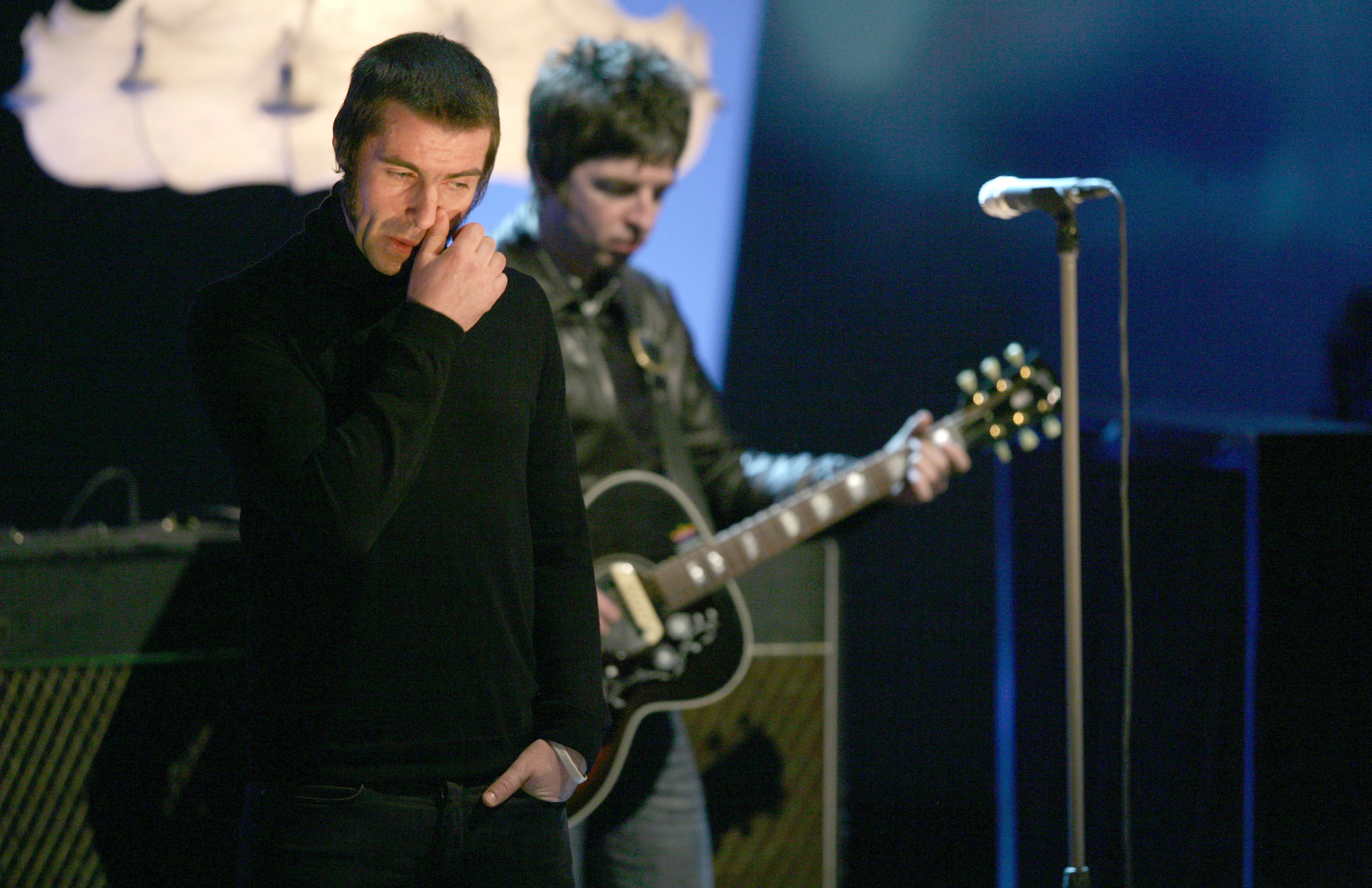 oasis-on-stage-radio-x-oasis