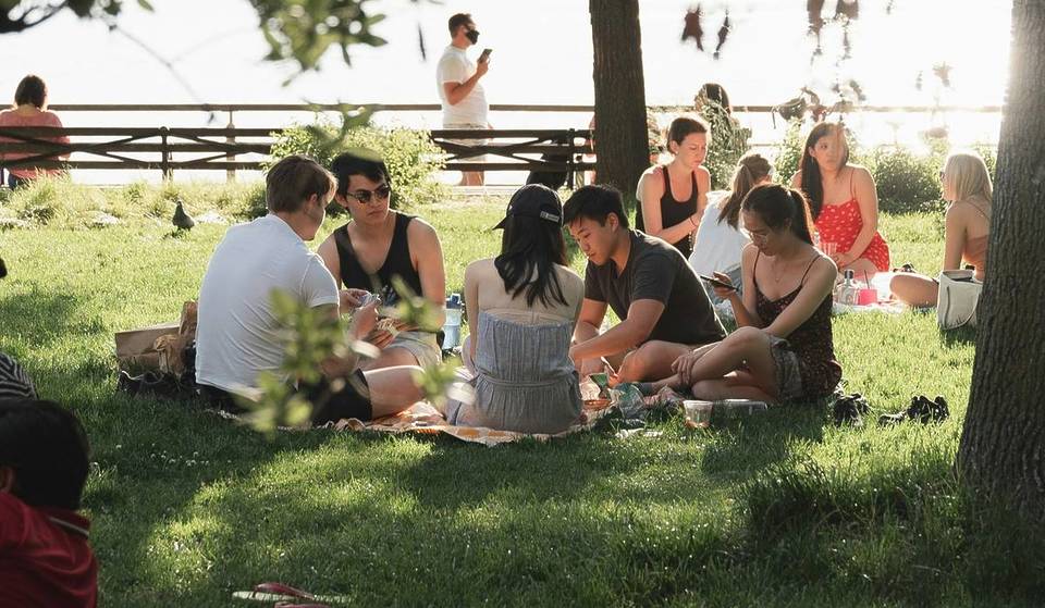10 Perfect Picnic Spots In Manchester For Wholesome, Affordable Al Fresco Dining &#8211; Parks, Historical Spots &#038; Unique Green Spaces