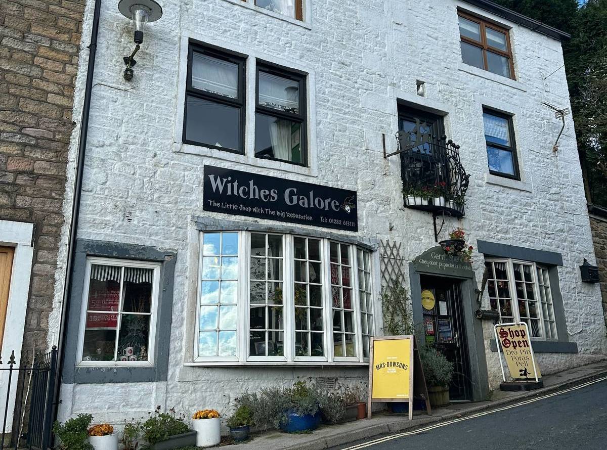 witches galore shop pendle