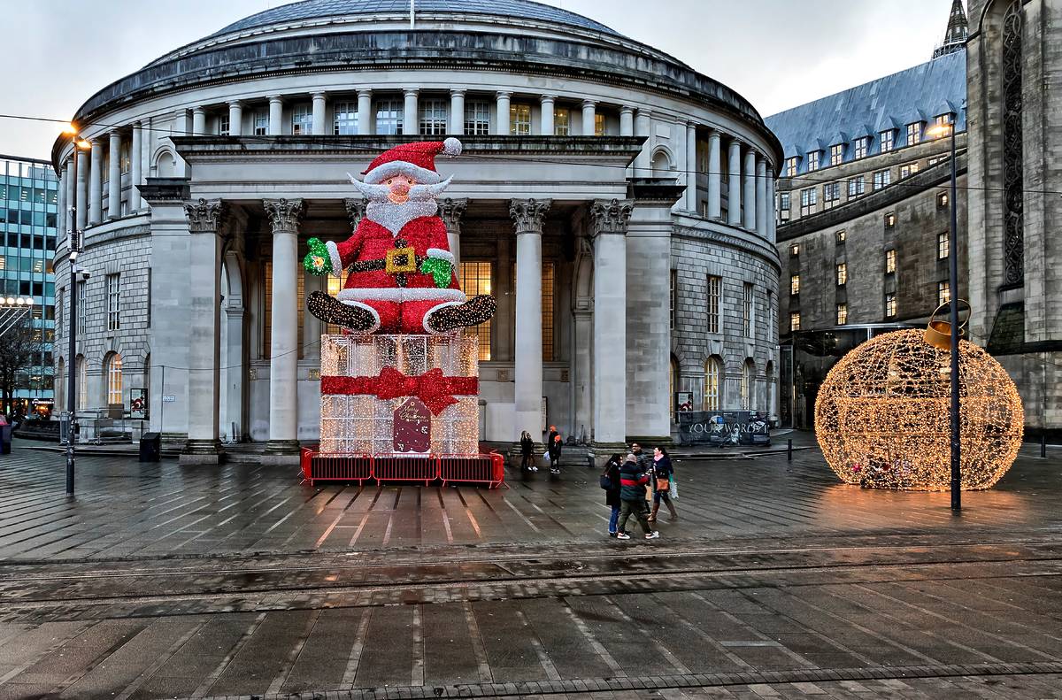 big santa outside manchester library