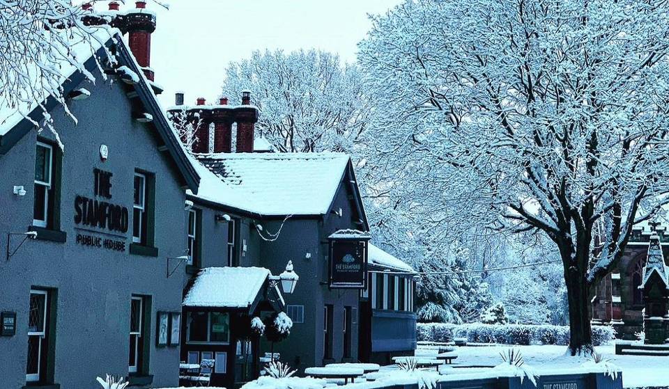 This Cosy Greater Manchester Pub Transforms Into A Christmas Wonderland Every Year – With Its Own Light Switch-On, A Huge Santa’s Sleigh & Toasty Festive Tipi
