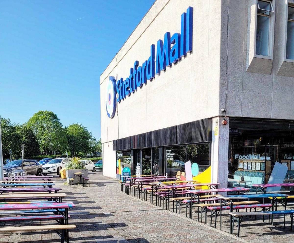 stretford-mall-food-hall-outdoor-seating-benches-which-has-announced-a-shock-closure