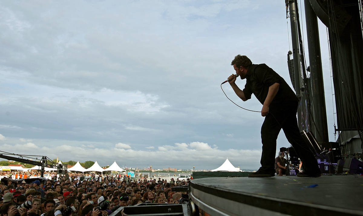 elbow-castlefield-bowl-guy-garvey