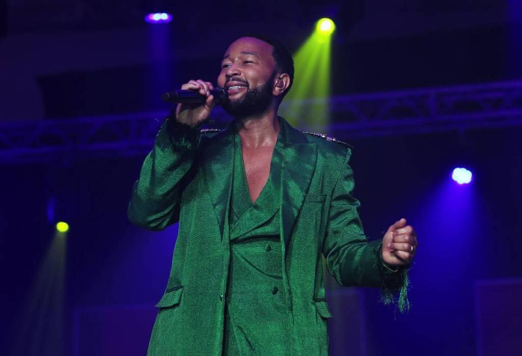 john legend on stage coming to manchester