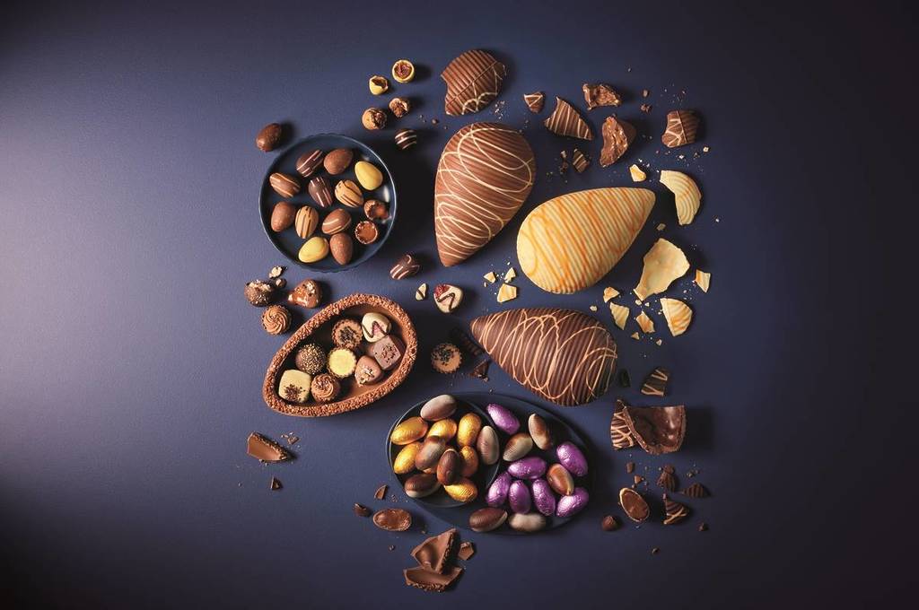aldi chocolate easter egg looking for officer