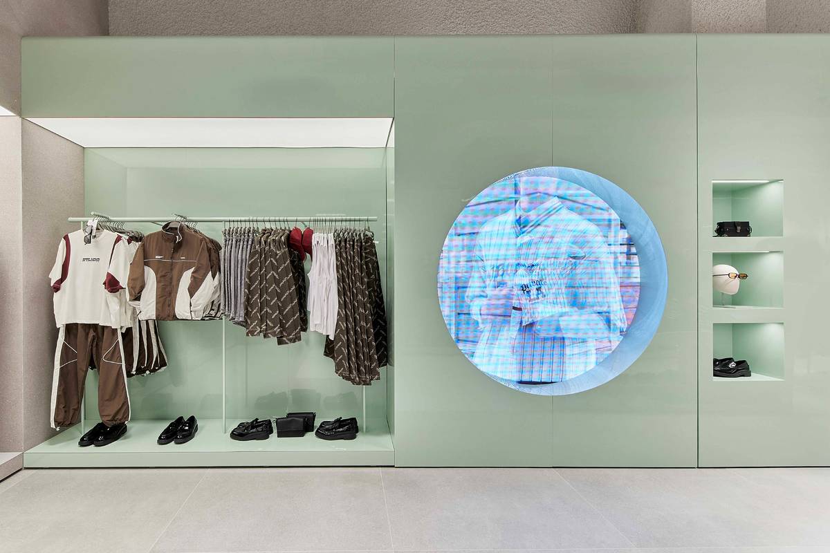 green module with bershka clothes rail inside