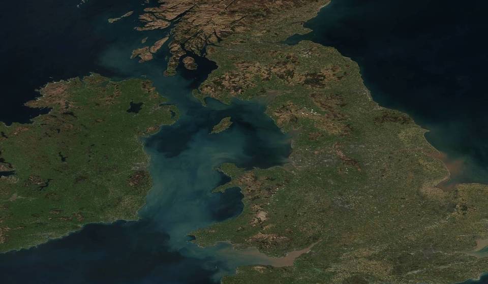 The Entire UK & Ireland Experienced A Uniquely, Completely Cloudless Sky Last Week