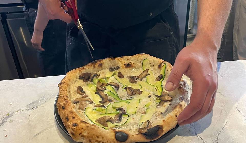 A New Pizzeria Has Arrived In Manchester Where Pizza Is Cut The Neapolitan Way – With Scissors
