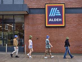 A Petition Has Been Launched To Make The &#8216;Aldeh&#8217; Sign Permanent At This Manchester Supermarket &#8211; An Ode To This Incredible Time Of Oasis Mania