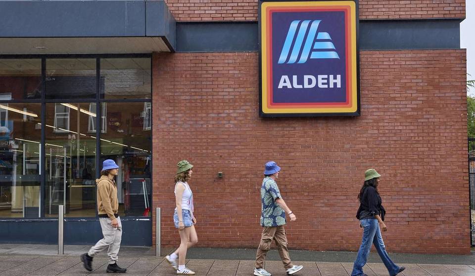 A Petition Has Been Launched To Make The &#8216;Aldeh&#8217; Sign Permanent At This Manchester Supermarket &#8211; An Ode To This Incredible Time Of Oasis Mania