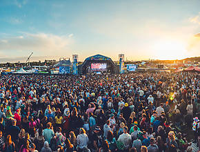 You Can Now Get Early Bird Tickets For This Epic Family-Friendly Music Festival – Taking Place On The Grounds Of A Historic Castle In Cheshire Next Summer